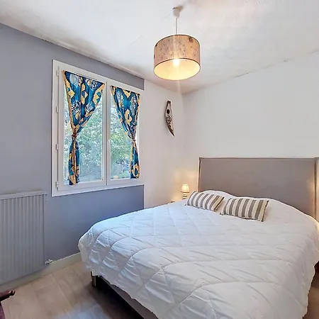 Les Hirondelles By Interhome